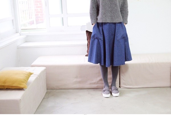 Bending blue skirt pocket