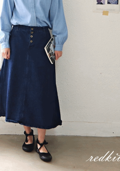 Button blue skirt