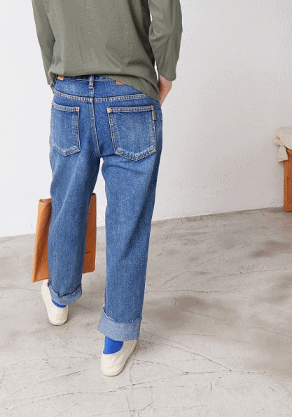 Straight and comfortable jeans