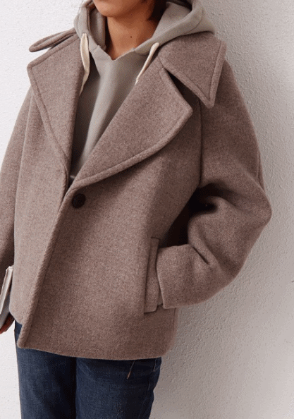 Sale-Luxurious collar wool short coat--The padding makes it warm 256500-->99000