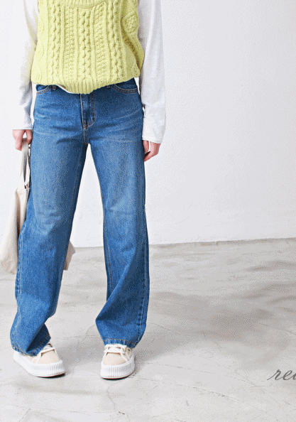 semi-thong jeans