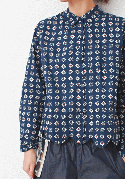Printed scallop blouse