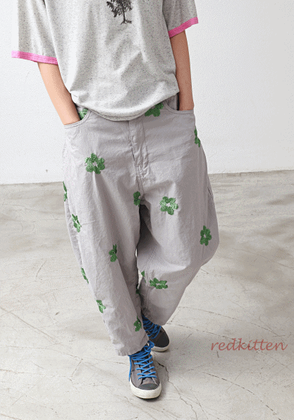 Embroidered gray pants
