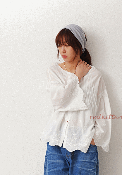 Pin tuck embroidery blouse